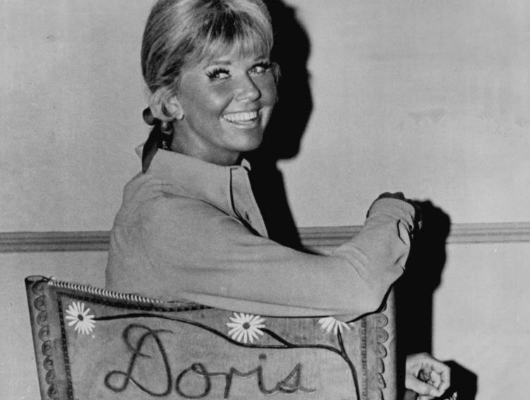 Doris Daysta Maria Lundiin – Glamourin perintö suomalaisella lavalla